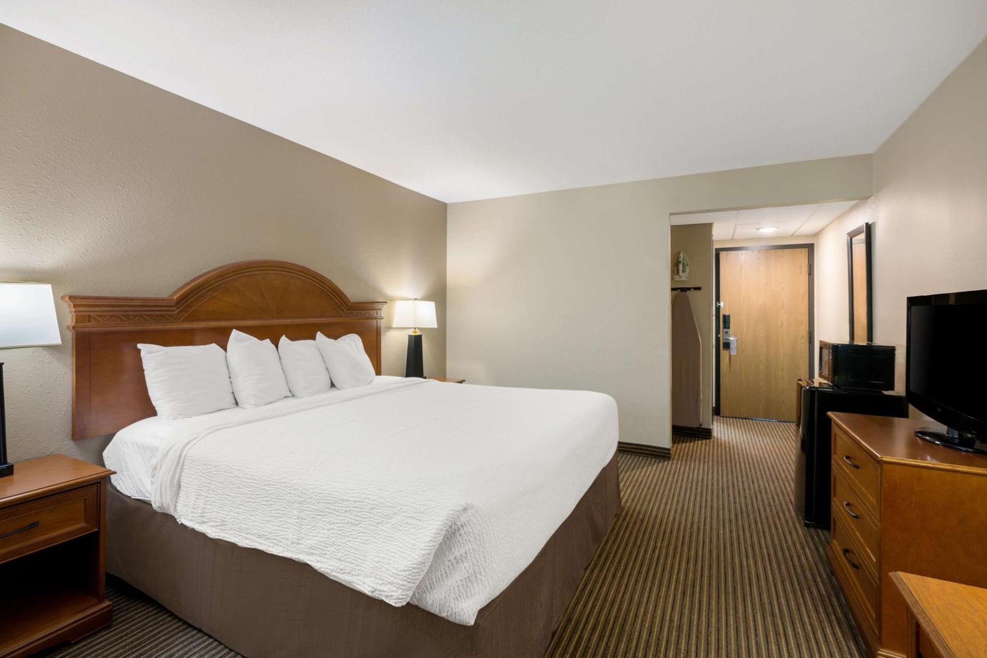 Revel Hotel Minot - Surestay Collection By Best Western Eksteriør bilde
