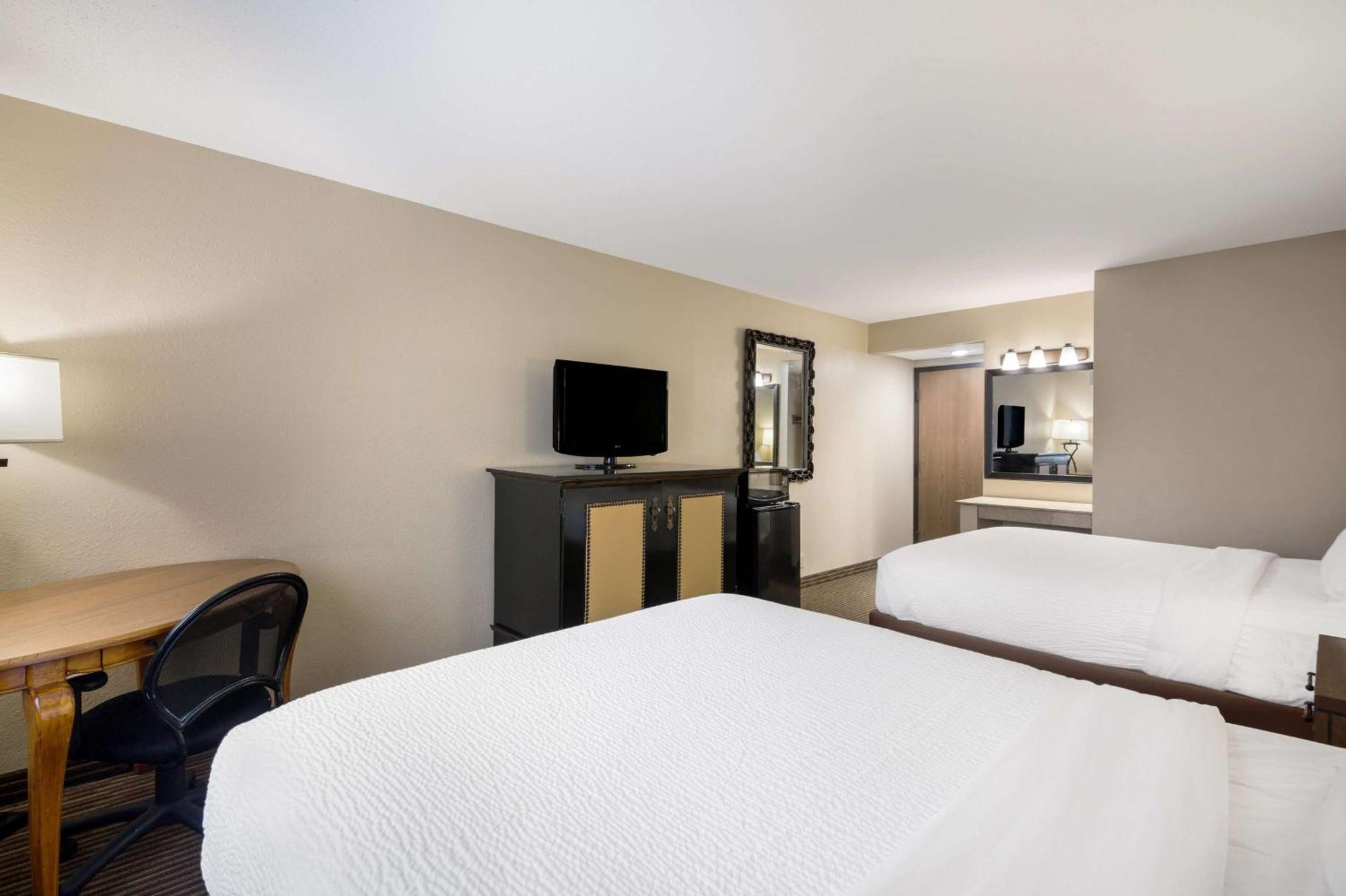 Revel Hotel Minot - Surestay Collection By Best Western Eksteriør bilde