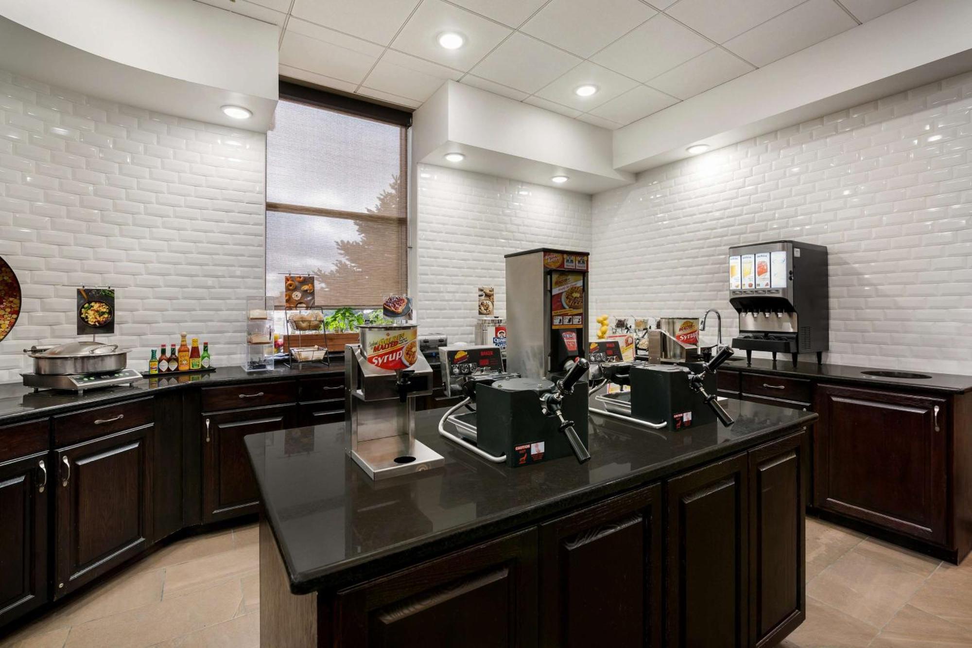 Revel Hotel Minot - Surestay Collection By Best Western Eksteriør bilde
