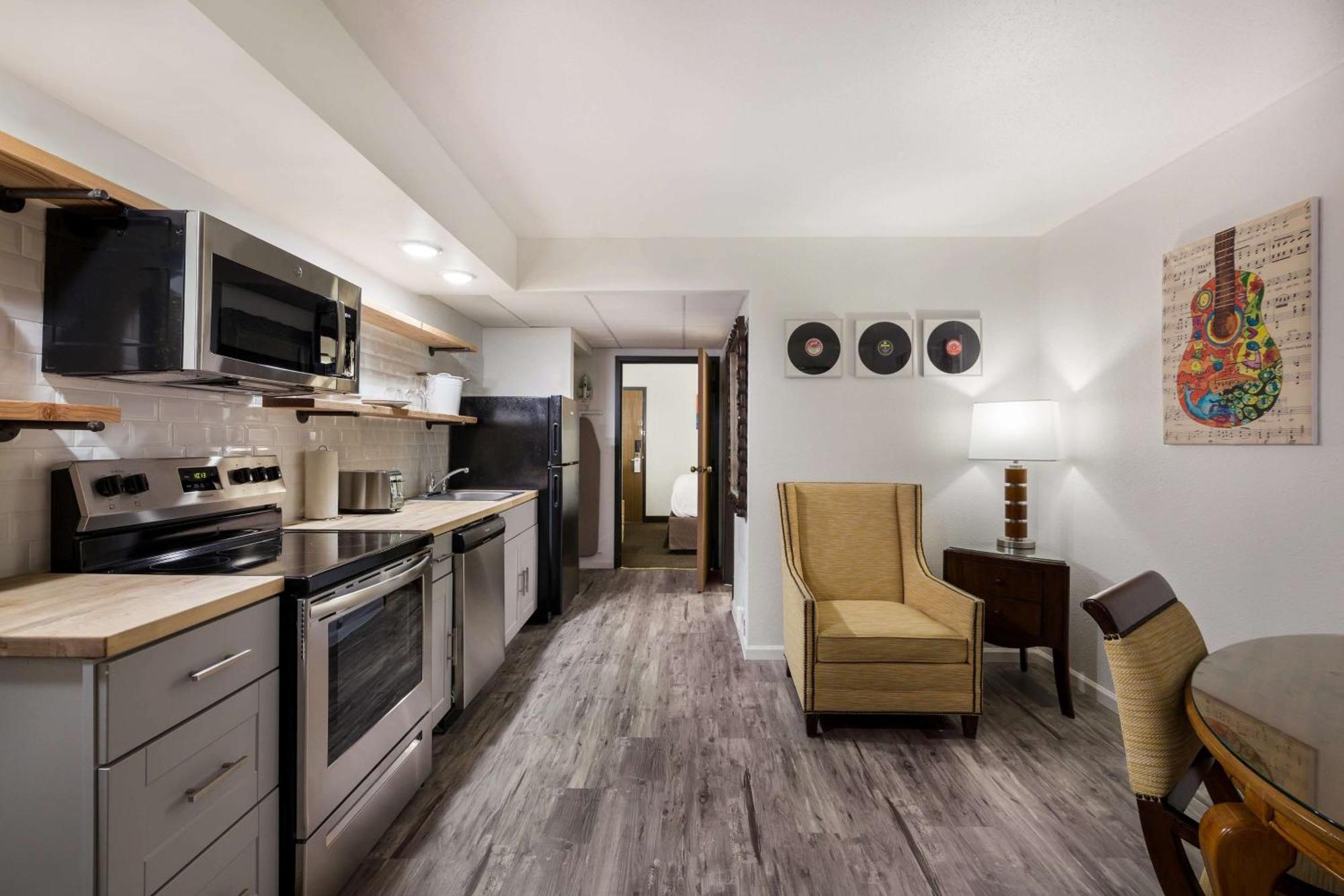 Revel Hotel Minot - Surestay Collection By Best Western Eksteriør bilde